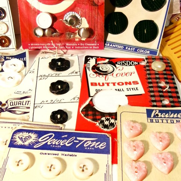Vintage Carded Buttons**Various Materials*NOS - Picture 4 of 5